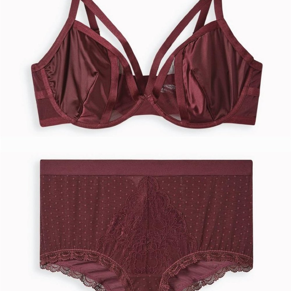 Plus size lingerie by Torrid 5 5x 6 6x Burgundy red bralette & lace brief panty